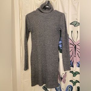 From So. Size S, light gray color with a bit of dark gray